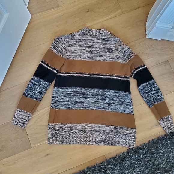 Point Zero Cardigan - Picture 2 of 3